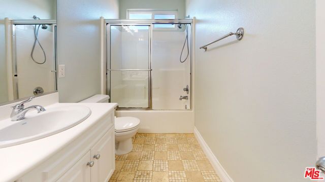 19320 Carranza Lane, Santa Clarita CA: https://media.crmls.org/mediaz/923449be-79c9-4475-82d1-5cfaff150de9.jpg