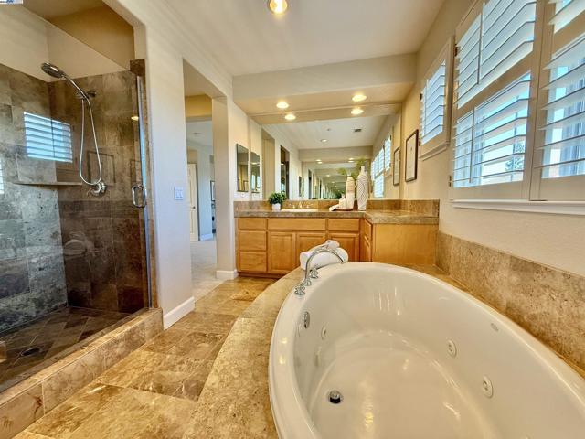 752 Barleta Ln, Livermore CA: https://media.crmls.org/mediaz/92348ce1-e76d-45be-8463-6b844675a2ef.jpg