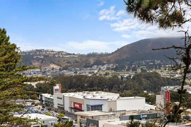 360 Innisfree Drive, Daly City CA: https://media.crmls.org/mediaz/9234c46a-5ca8-4981-bc89-b14273766b5b.jpg