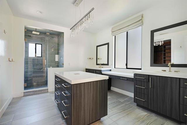 Detail Gallery Image 13 of 22 For 410 Milagrosa Cir, Chula Vista,  CA 91910 - 5 Beds | 4/1 Baths