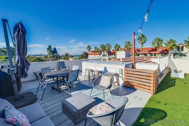 1016 1st St, Coronado CA: https://media.crmls.org/mediaz/92368623-8ccb-4261-b582-5d72a07f4dce.jpg