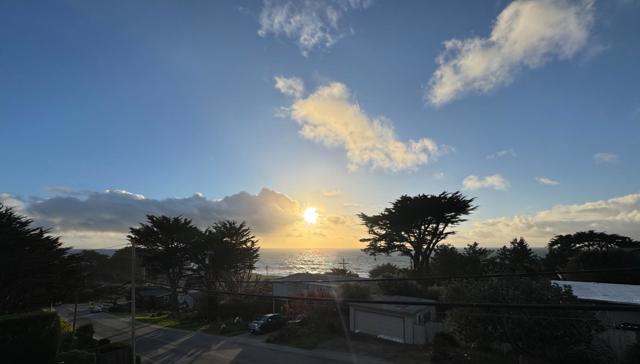 304 12th Street, Montara CA: https://media.crmls.org/mediaz/9236cc40-c8f8-4f5f-ad75-55c926eb3f58.jpg