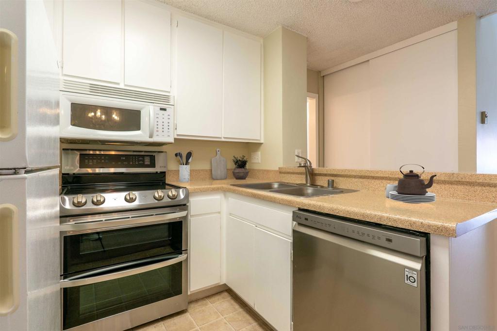 1855 Diamond St - photo 3