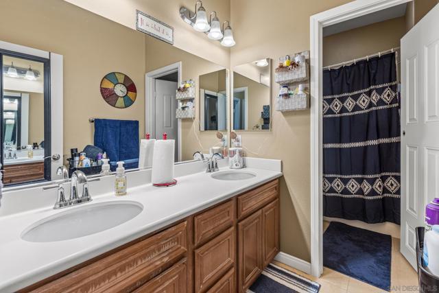 1299 Bellingham, Oceanside CA: https://media.crmls.org/mediaz/92374370-7363-4f0d-9064-a3401fe728d5.jpg