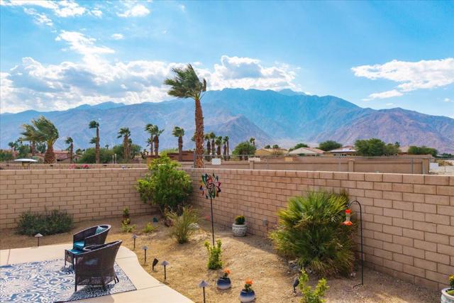 3839 Blue Sky Way, Palm Springs CA: https://media.crmls.org/mediaz/9237bf49-c05a-462e-9035-7171debcc8f2.jpg