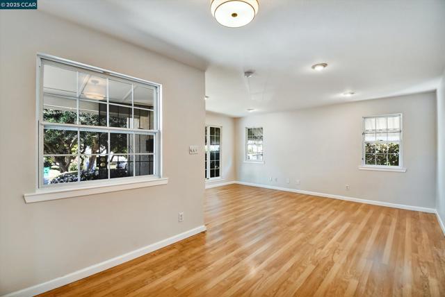 973 Paradise Blvd, Hayward CA: https://media.crmls.org/mediaz/9237f435-dd76-4cde-8325-b8908ccb228a.jpg