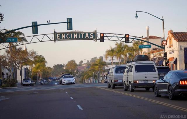 559 N Vulcan Ave, Encinitas CA: https://media.crmls.org/mediaz/92386e90-34a3-4fc8-81f1-ac9f230d10f8.jpg