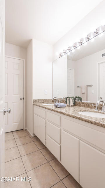 1796 Rock Spring Street, Newbury Park CA: https://media.crmls.org/mediaz/9238d6a5-1017-43a9-8475-787af208242b.jpg