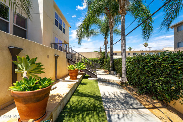 5224 Corteen Place, Valley Village CA: https://media.crmls.org/mediaz/92392621-b17e-4c85-8a5c-bba802bba191.jpg