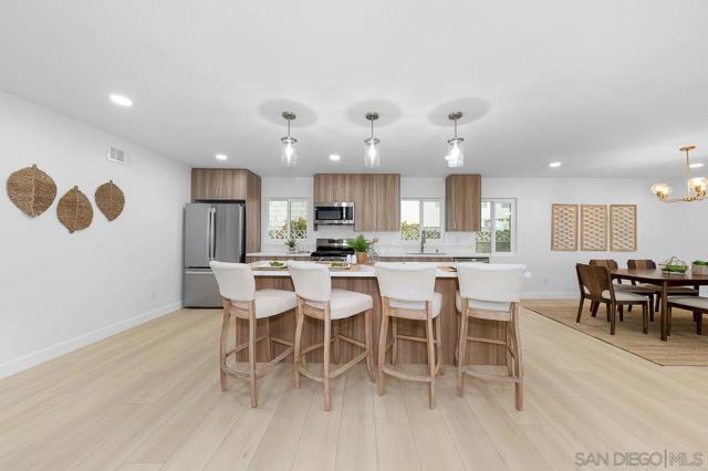 5435 Del Cerro Blvd, San Diego CA: https://media.crmls.org/mediaz/92398e74-899a-4de6-a3a4-85c36ac9fb3d.jpg