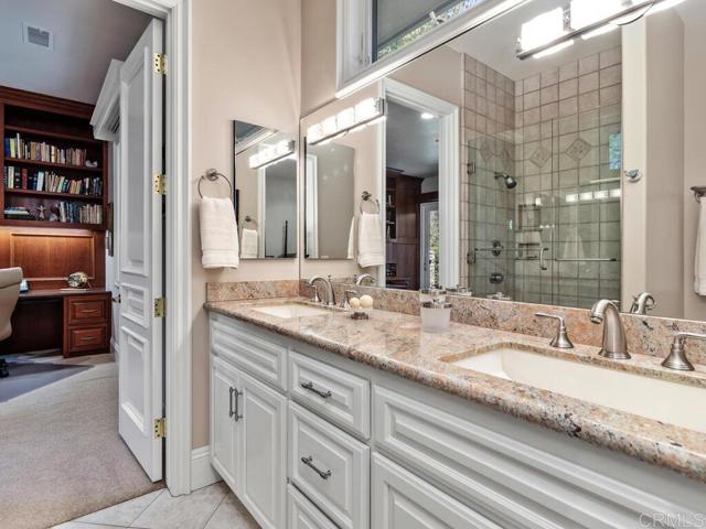 6095 Lake Vista Drive, Bonsall CA: https://media.crmls.org/mediaz/923a03e7-55ad-4aba-acdd-826308f0ec14.jpg