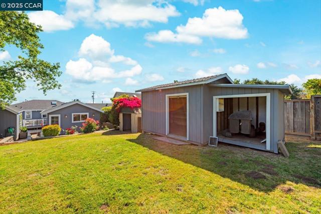708 Pomona Ave, El Cerrito CA: https://media.crmls.org/mediaz/923a1bc0-e3d4-4d38-baa7-f3ce3d91b5fd.jpg