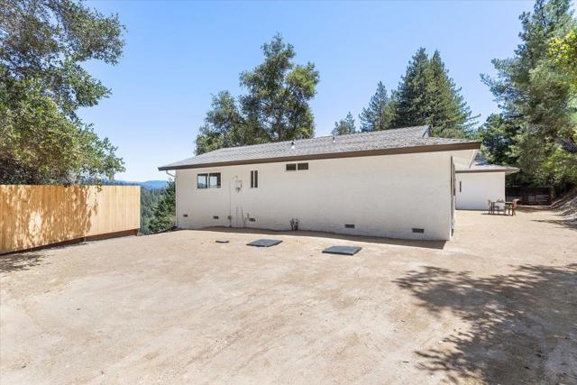 17060 Lon Road, Los Gatos CA: https://media.crmls.org/mediaz/923a1e83-6b55-4a76-9c05-4c3c30f4c6cf.jpg
