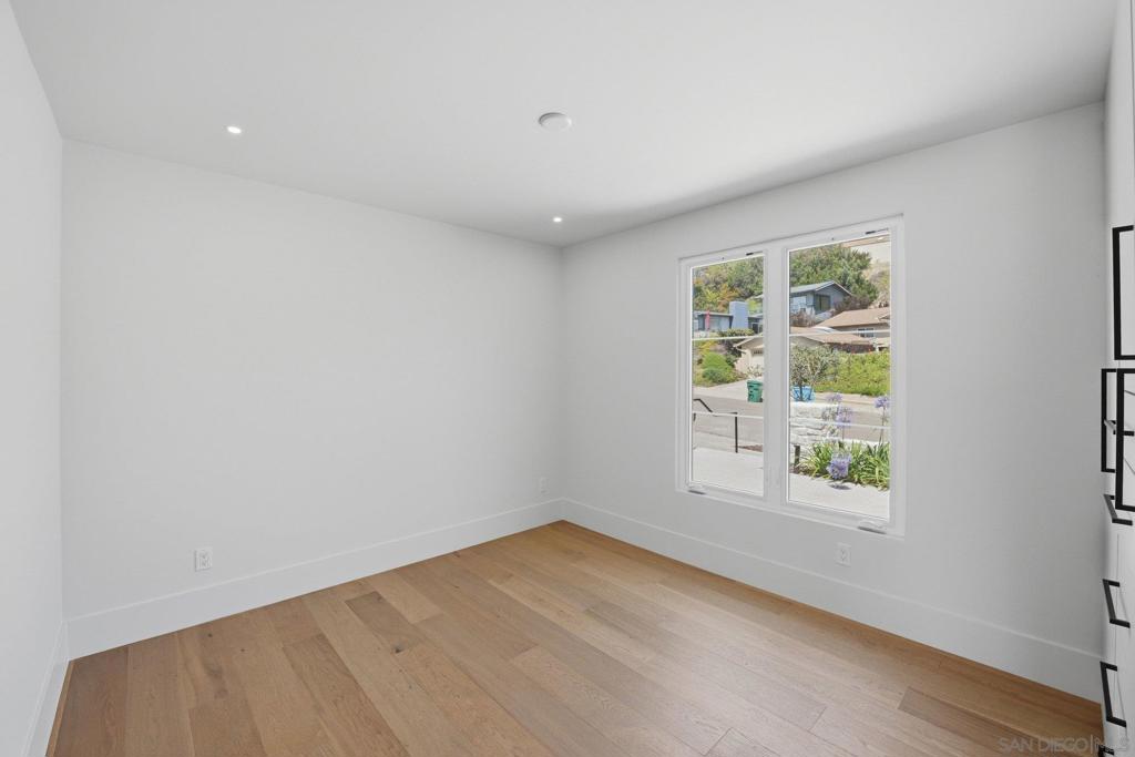 3080 Lloyd - photo 19
