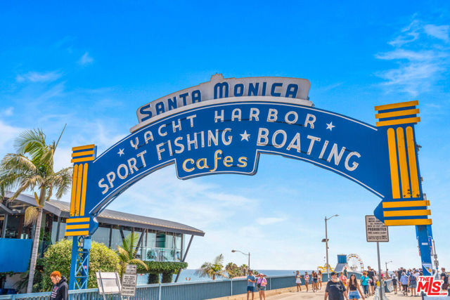 502 San Vicente Boulevard, Santa Monica CA: https://media.crmls.org/mediaz/923b20ef-4346-47b1-88e3-a93f5204a369.jpg