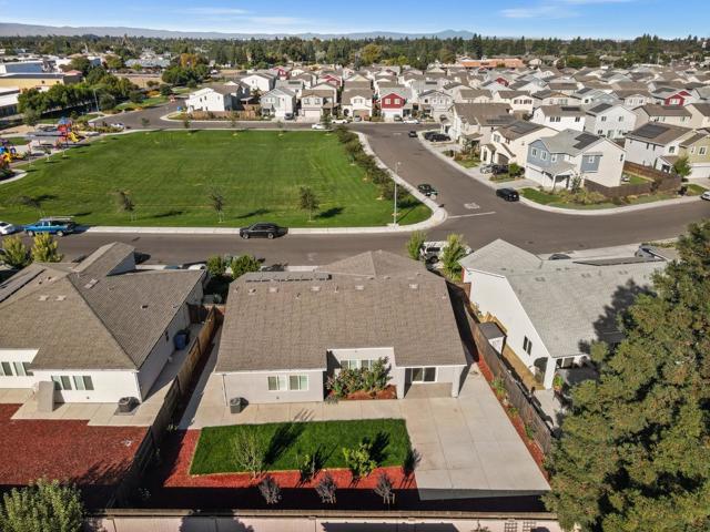 1340 Crimson Place, Manteca CA: https://media.crmls.org/mediaz/923b6855-b5db-477e-89e4-19bf9b6fc0aa.jpg