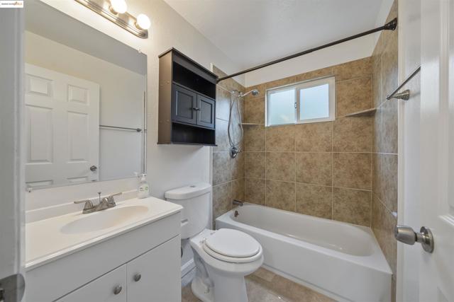 100 Carolina St, Vallejo CA: https://media.crmls.org/mediaz/923c5fbb-f8fb-4586-b7b0-b714bc955877.jpg