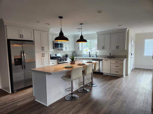 750 N Citrus Avenue, Vista CA: https://media.crmls.org/mediaz/923c8061-448d-43a3-9f16-dd3fc0e27154.jpg