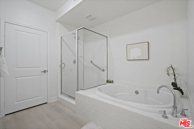 7100 Playa Vista Drive, Playa Vista CA: https://media.crmls.org/mediaz/923d39a9-868c-41aa-8046-694d306ab1a5.jpg