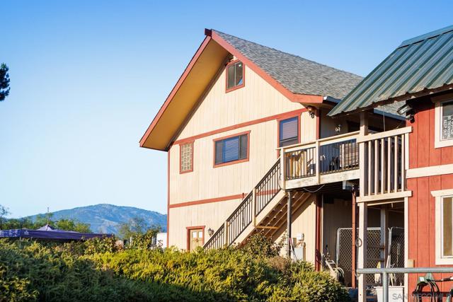 31141 Saddleback Rd, Valley Center CA: https://media.crmls.org/mediaz/923d562d-247a-4b0d-8fd6-afe15f4fdb21.jpg