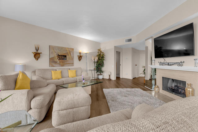 910 Island Drive #112, Rancho Mirage, CA 92270