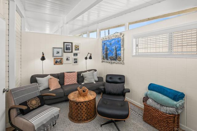 435 Country Club Ln, Coronado CA: https://media.crmls.org/mediaz/923ef73e-947d-4bb1-ab29-41cd45e48daa.jpg