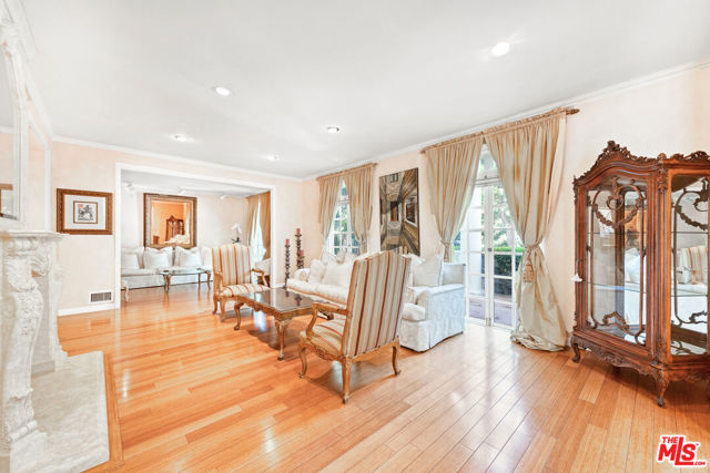 1148 COLDWATER CANYON Drive, Beverly Hills CA: https://media.crmls.org/mediaz/923f22cf-6022-4727-bf46-687c3fc1ef0d.jpg