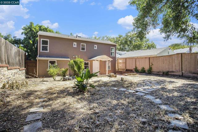 532 Central Ave, Pittsburg CA: https://media.crmls.org/mediaz/923f5918-fc64-4007-8380-e34f099c8885.jpg