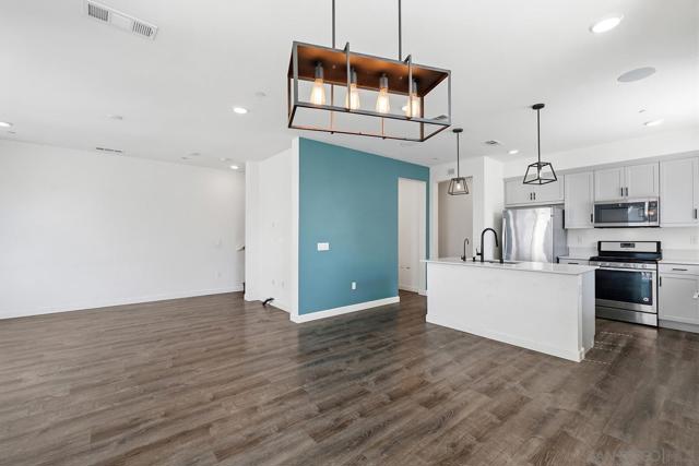 5230 Calle Rockfish, San Diego CA: https://media.crmls.org/mediaz/923f8a13-1a6f-40fb-a995-b8466b52f85b.jpg