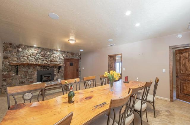 33120 River Road, Gonzales CA: https://media.crmls.org/mediaz/923fc593-33ca-43a8-bff8-0482717fd27d.jpg