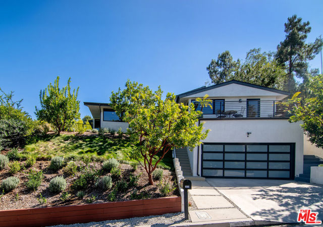3658 Willowcrest Avenue photo 5