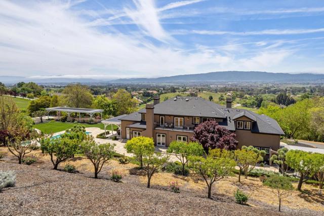 9540 Via Del Oro, Gilroy CA: https://media.crmls.org/mediaz/9240c396-feed-4009-950c-8dce95a245b2.jpg