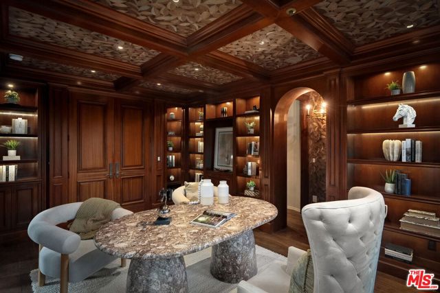 6882 Arizona Avenue, Los Angeles CA: https://media.crmls.org/mediaz/9240fac6-1dd5-428e-8e61-8dfcf6a8728e.jpg