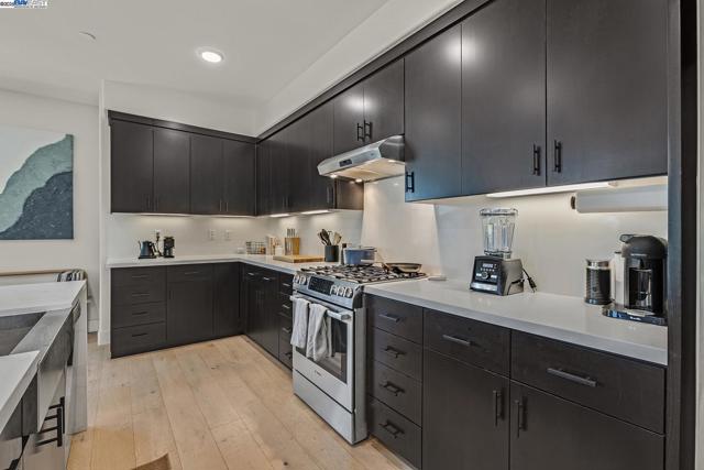 2683 5Th St, Alameda CA: https://media.crmls.org/mediaz/92412f10-2f3c-49aa-848d-b77365cd8b6c.jpg