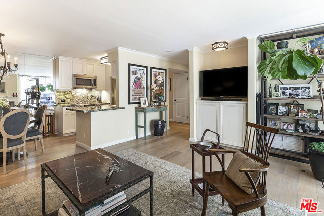 906 North Doheny Drive, 510 photo 9