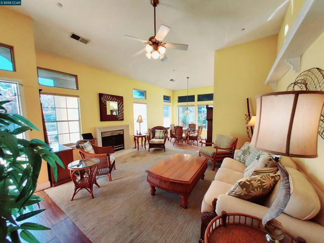 3080 Casadero Ct, Pleasanton CA: https://media.crmls.org/mediaz/92424c81-c008-4e39-bb36-1ec008295694.jpg