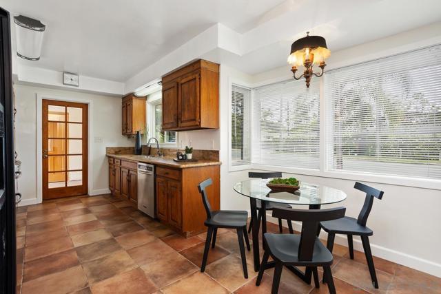 6307 Via Maria, La Jolla CA: https://media.crmls.org/mediaz/9242537b-d1fd-47a6-9985-e42488daa577.jpg