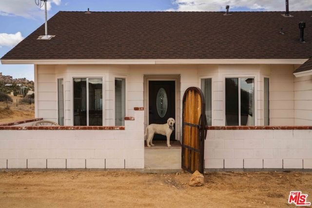50950 Burns Canyon Road, Pioneertown CA: https://media.crmls.org/mediaz/9242819f-6fc8-4bc2-a7e0-15bc184325a5.jpg