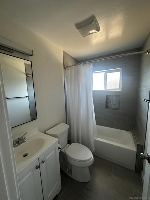 1656 Evergreen Ave, San Diego CA: https://media.crmls.org/mediaz/92428d70-bbf0-4c9a-bbba-cc594d9c32df.jpg