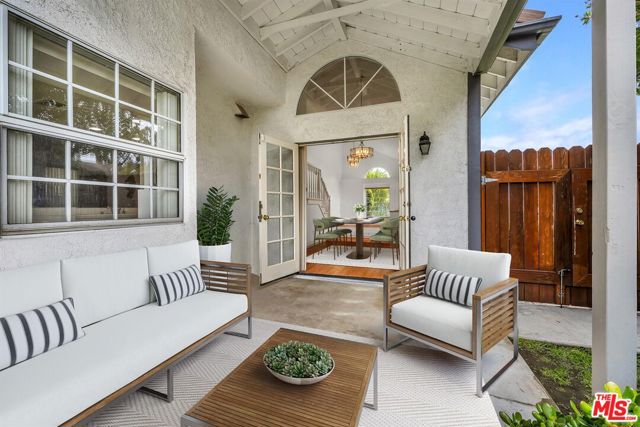 8319 Berger Avenue, Playa del Rey CA: https://media.crmls.org/mediaz/924327ec-0b43-4bea-9097-2405fc04e495.jpg