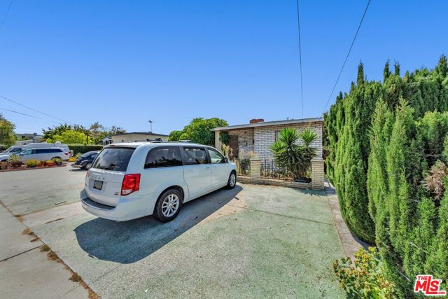 11145 Greenlawn Avenue photo 4