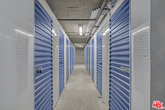 Image 13 of 32 For 5330 Satsuma Avenue