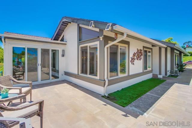 1315 Camino Linda Dr, San Marcos CA: https://media.crmls.org/mediaz/9243c5c2-6d63-4427-be5a-cf154f85baf1.jpg