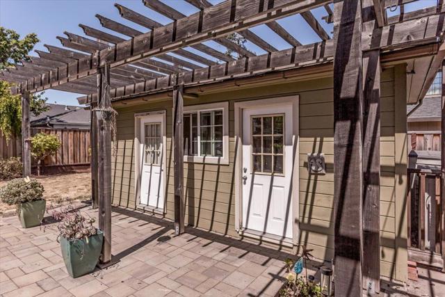 1176 Valota Road, Redwood City CA: https://media.crmls.org/mediaz/9243e4a2-d892-4f2f-ba92-d382892bc0d8.jpg