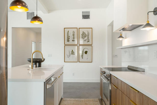 361 W Sunview Avenue, Palm Springs CA: https://media.crmls.org/mediaz/92458421-02c6-48e4-8660-af0c60b9e441.jpg