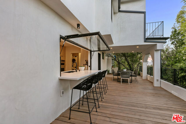 5132 Escobedo Drive, Woodland Hills CA: https://media.crmls.org/mediaz/9246249f-a8a6-477b-b81e-26d77b09c1a2.jpg
