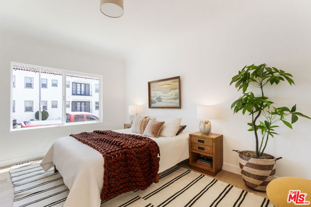 1570 S Hayworth Avenue, Los Angeles CA: https://media.crmls.org/mediaz/9246e72d-f1a8-48d2-a13c-9cafde5de41f.jpg