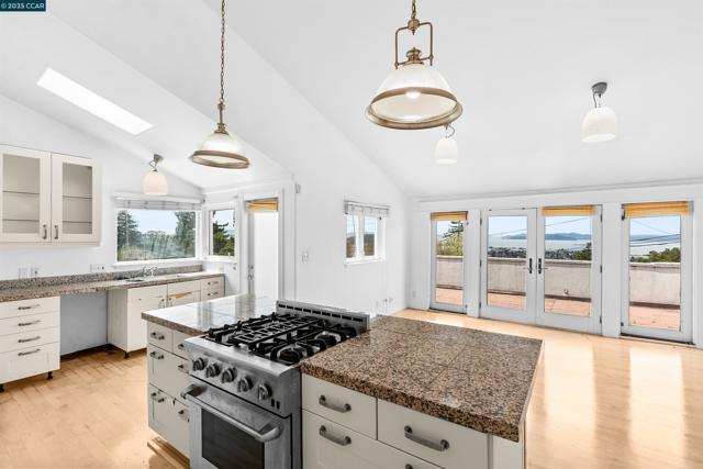 39 Anson Way, Kensington CA: https://media.crmls.org/mediaz/9246f543-3a6a-4db9-a9c0-c550bf3112f2.jpg