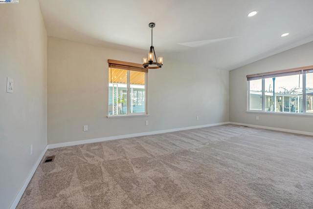 29270 Sandburg Way, Hayward CA: https://media.crmls.org/mediaz/92470266-a026-48ee-a376-2bb99afdbe86.jpg