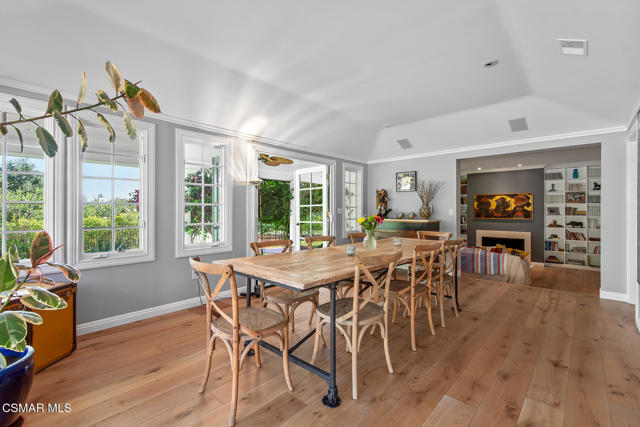 4498 Rayburn Street, Westlake Village CA: https://media.crmls.org/mediaz/9247b51d-9317-49af-9b2a-55b91ae212bf.jpg